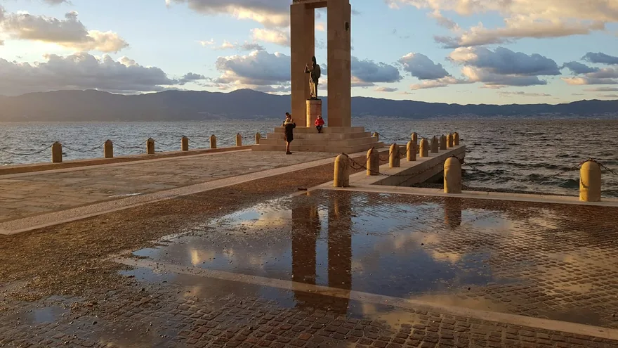 Reggio Calabria city skyline